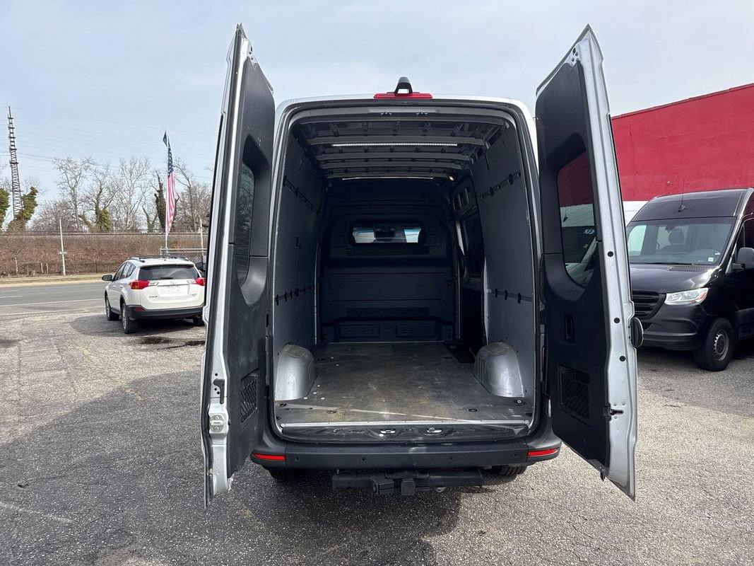 Used 2021 Mercedes-Benz Sprinter 2500 image 26