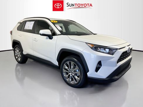 Used 2021 Toyota RAV4 XLE Premium image 1