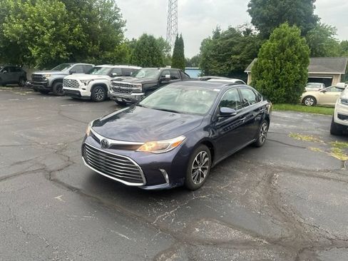 Used 2018 Toyota Avalon XLE Premium w/ All Weather Liner Package FWD image 3