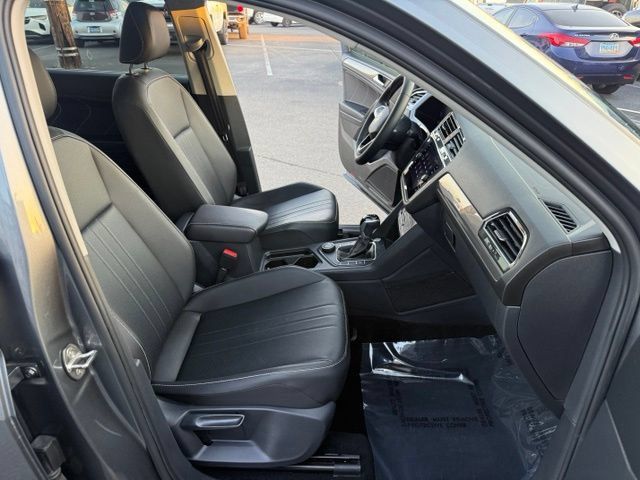 Used 2022 Volkswagen Tiguan SE AWD/4WD image 40