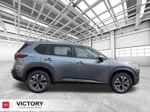 Used 2023 Nissan Rogue SV FWD image 2