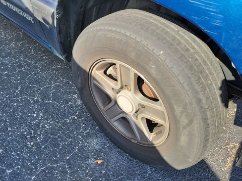 Used 2003 Chevrolet Tracker 2WD w/ Preferred Equipment Group image 8