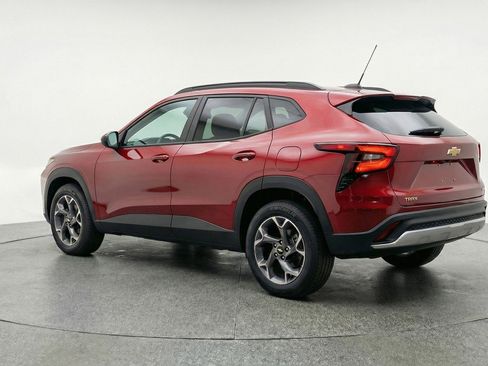 Used 2025 Chevrolet Trax LT image 6