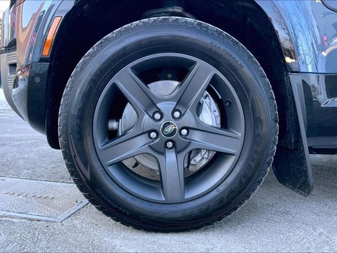 Used 2025 Land Rover Defender 110 X-Dynamic SE image 10