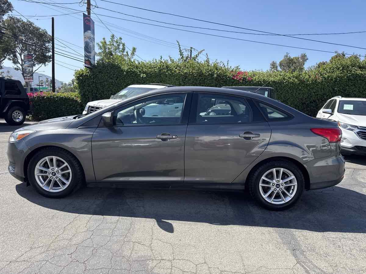 Used 2018 Ford Focus SE FWD image 4