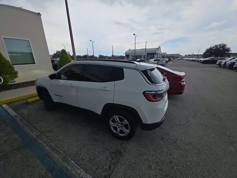 Used 2023 Jeep Compass Latitude AWD/4WD image 3