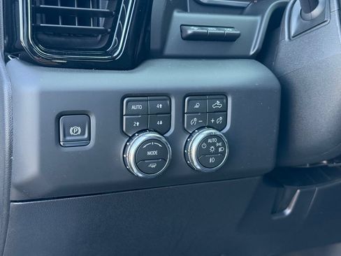 New 2026 GMC Sierra 3500 AT4 w/ AT4 Premium Plus Package AWD/4WD image 17