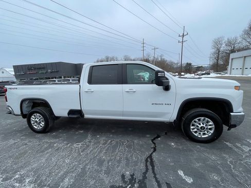 Used 2025 Chevrolet Silverado 2500 LT w/ Convenience Package image 7