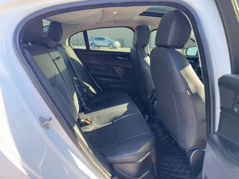 Used 2018 Jaguar XE Premium image 13