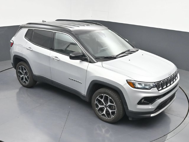 Used 2025 Jeep Compass Limited AWD/4WD image 29
