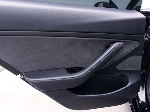 Used 2018 Tesla Model 3 Long Range image 23