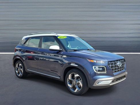 Used 2020 Hyundai Venue FWD image 2