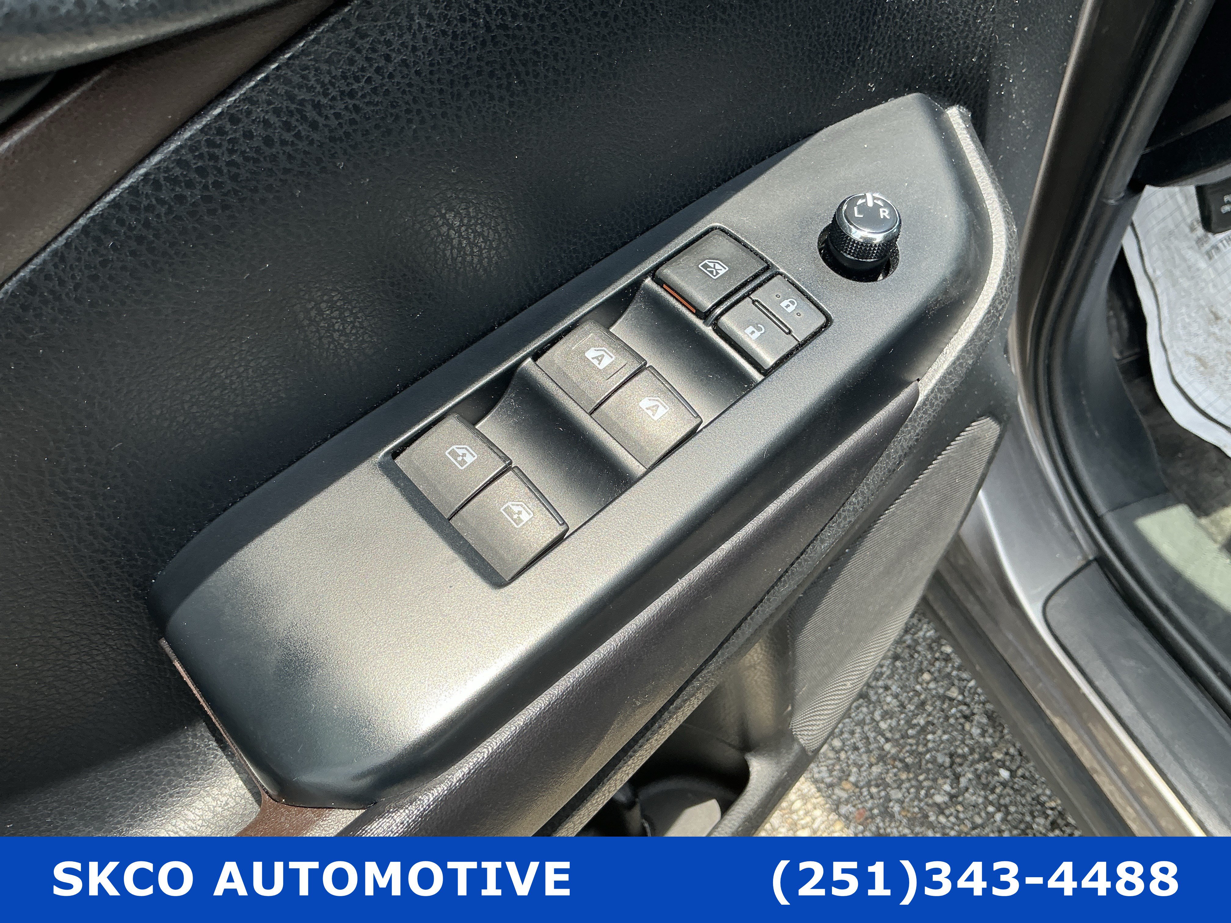 Used 2019 Toyota Highlander XLE FWD image 22