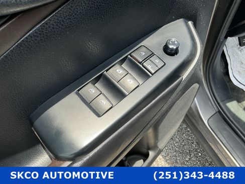 Used 2019 Toyota Highlander XLE FWD image 22