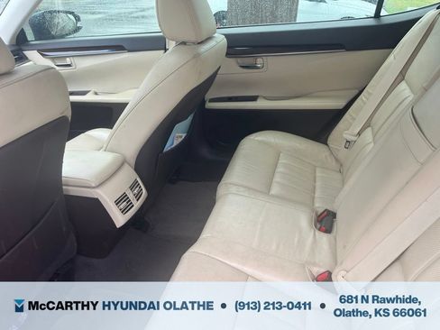 Used 2016 Lexus ES 350 w/ Luxury Package w/Wood Trim FWD image 4