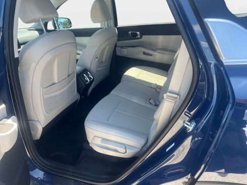 Certified 2025 Kia Sorento S w/ Panoramic Sunroof Package FWD image 11