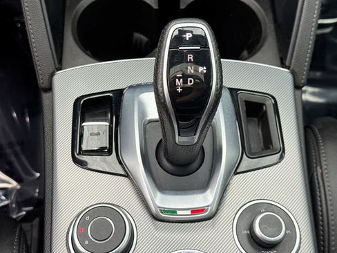 Used 2024 Alfa Romeo Stelvio Veloce AWD/4WD image 39