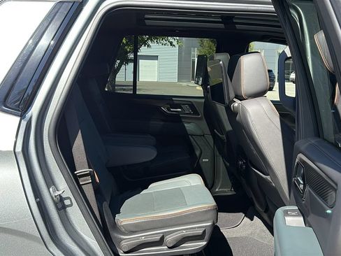 Used 2025 GMC Yukon AT4 w/ AT4 Premium Plus Package AWD/4WD image 31