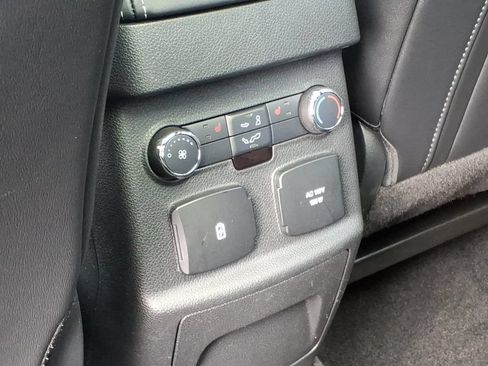 Used 2016 Ford Explorer Platinum AWD/4WD image 18