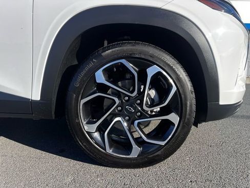 Certified 2024 Chevrolet Trax RS w/ Sunroof Package image 2