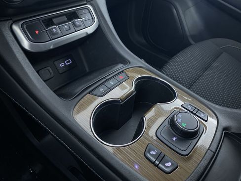 Certified 2023 GMC Acadia SLE w/ Driver Convenience Package image 7