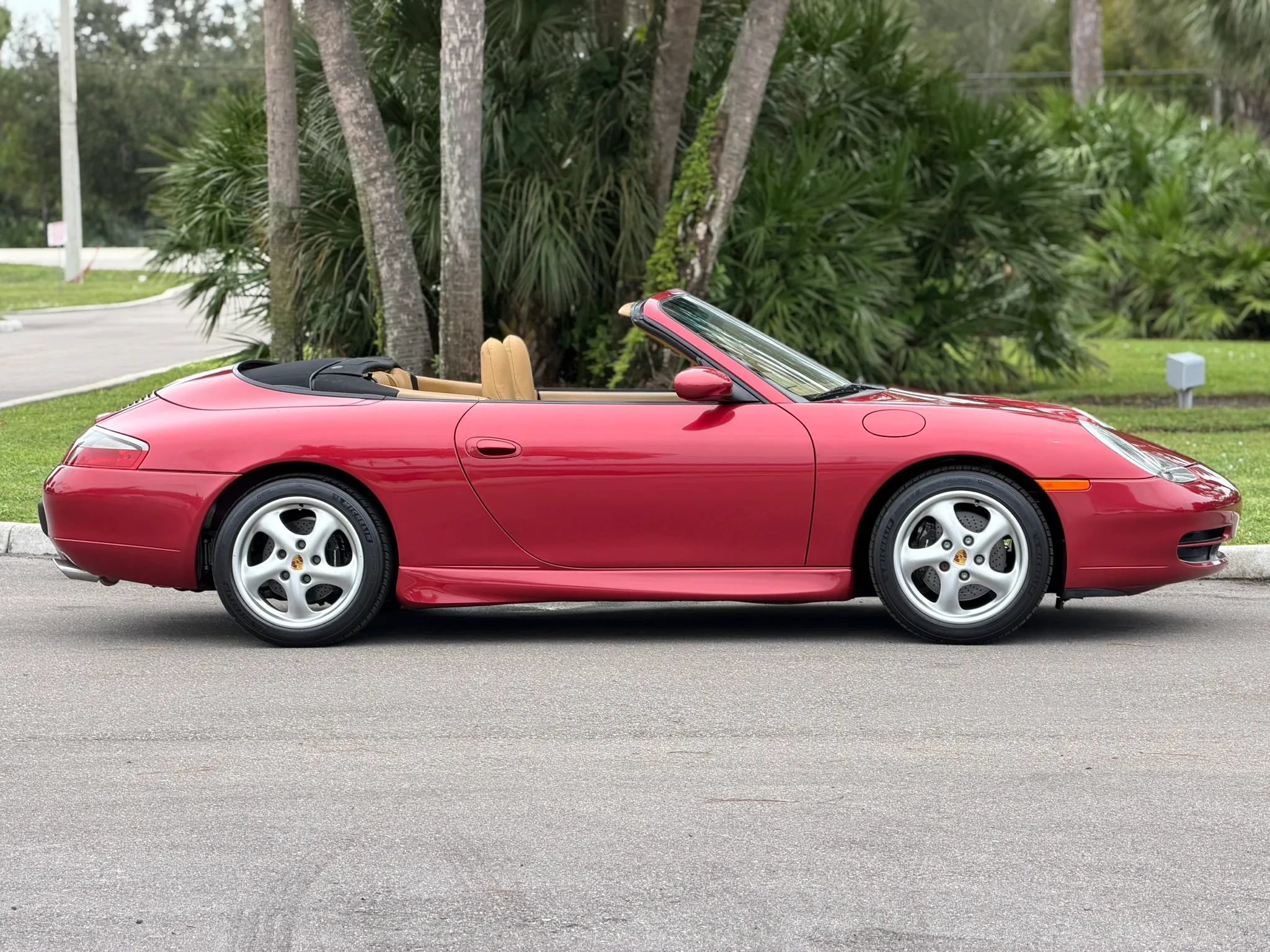 Used 2001 Porsche 911 Cabriolet image 66