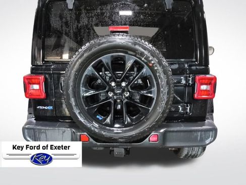Used 2023 Jeep Wrangler Unlimited Sahara w/ Cold Weather Group AWD/4WD image 11