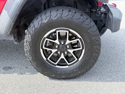 Used 2025 Jeep Wrangler Unlimited Rubicon AWD/4WD image 33