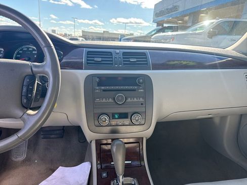 Used 2010 Buick Lucerne CXL image 22