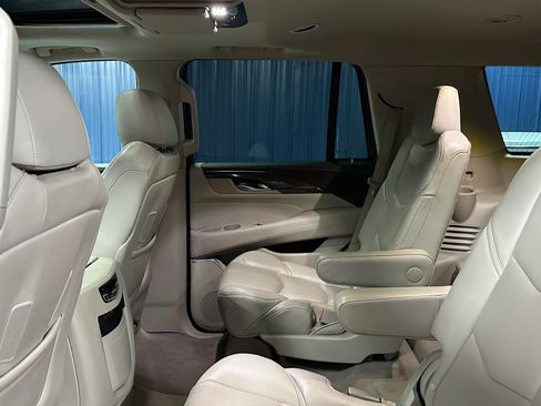 Used 2019 Cadillac Escalade Premium Luxury image 24