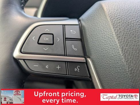 Used 2023 Toyota Highlander Limited FWD image 17