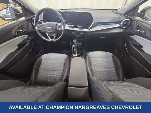 Used 2025 Chevrolet Trax LT w/ Driver Confidence Package FWD image 27