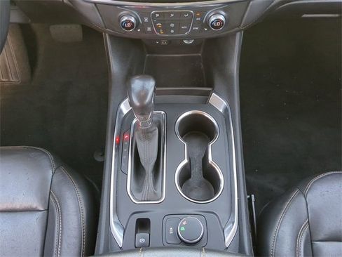 Used 2021 Chevrolet Traverse LT w/ LT Premium Package image 23