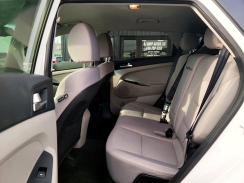 Used 2011 Ford Edge SE image 18