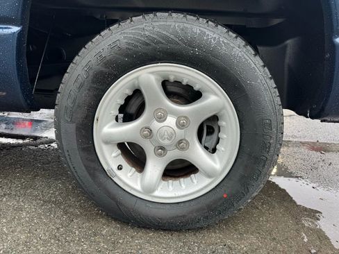 Used 2004 Dodge Ram 1500 Truck ST image 25