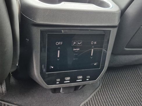Used 2025 GMC Yukon Denali Ultimate AWD/4WD image 19