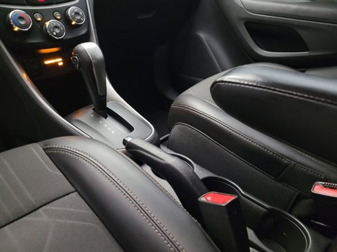Used 2020 Chevrolet Trax LT w/ Driver Confidence Package image 26