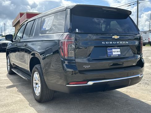Certified 2025 Chevrolet Suburban LT RWD image 8