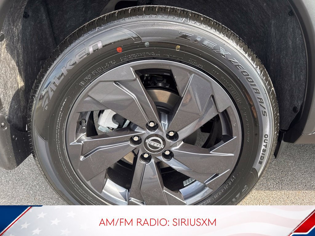 Used 2026 Nissan Rogue SV FWD image 2