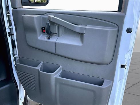 Used 2022 GMC Savana 2500 w/ Driver Convenience Package RWD image 19