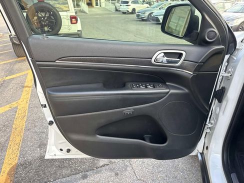 Used 2018 Jeep Grand Cherokee Limited image 20