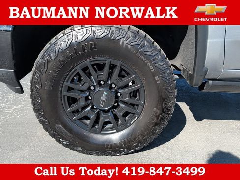 Used 2025 Chevrolet Silverado 2500 ZR2 w/ Technology Package AWD/4WD image 12