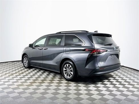 Used 2025 Toyota Sienna XLE image 6