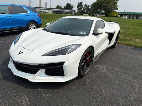 Used 2025 Chevrolet Corvette E-Ray w/ Stealth Interior Trim Package AWD/4WD image 9
