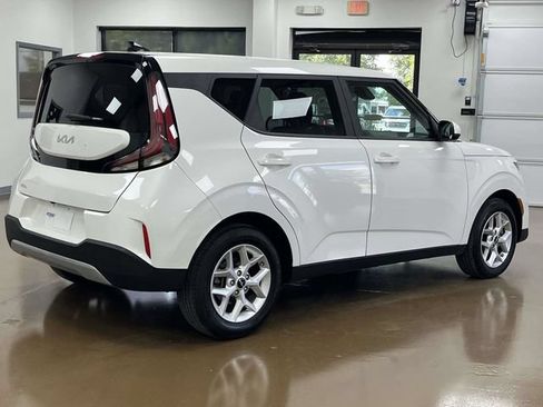 Used 2025 Kia Soul LX w/ LX Technology Package FWD image 6