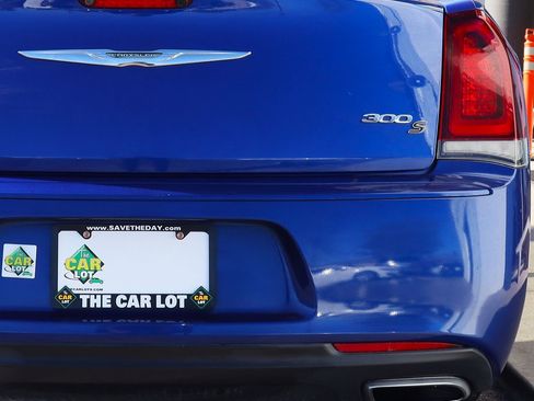 Used 2018 Chrysler 300 S image 20