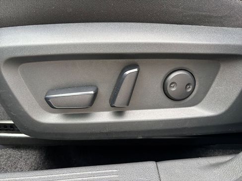 Used 2025 Nissan Rogue SV FWD image 22