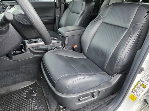 Used 2023 Toyota Tacoma TRD Off-Road w/ TRD Premium Off Road Package image 19