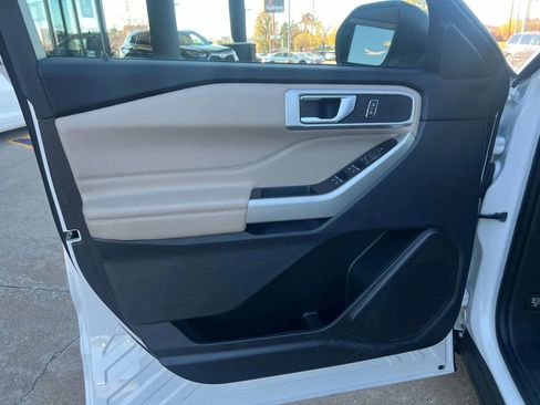 Used 2022 Ford Explorer XLT w/ Equipment Group 202A image 12