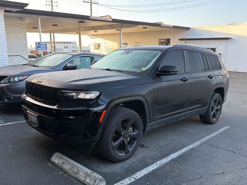 Used 2023 Jeep Grand Cherokee L Laredo image 2